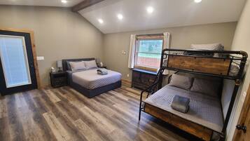1 bedroom, WiFi (free), bed sheets