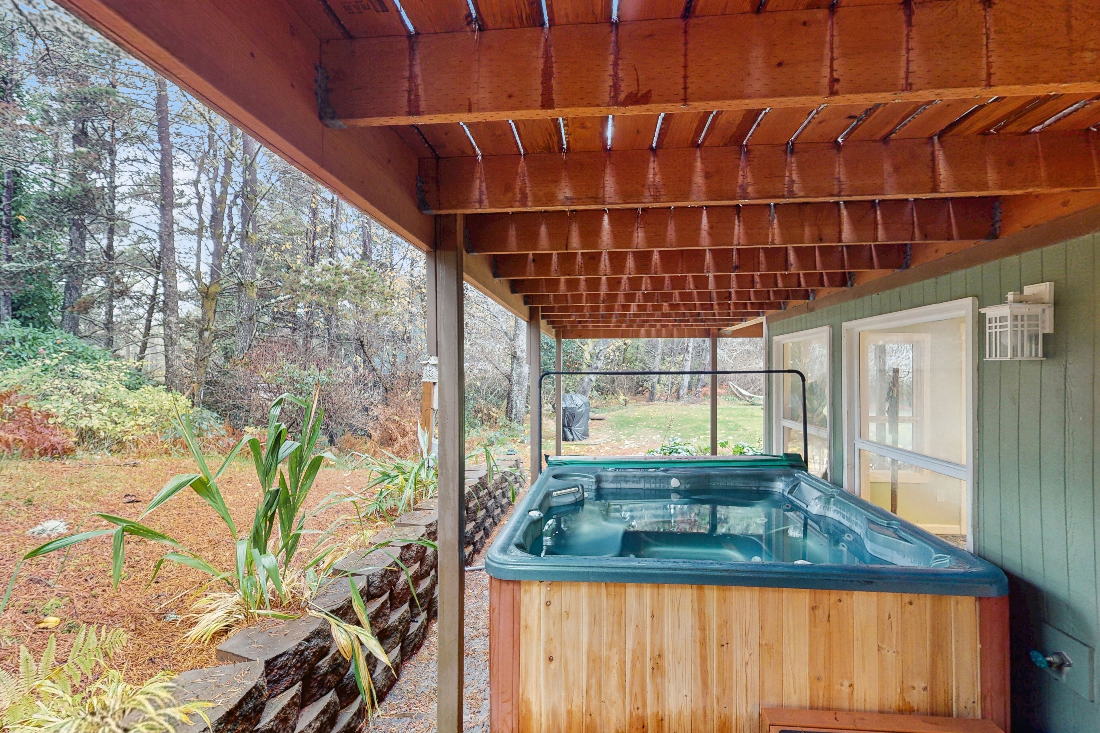Outdoor spa tub
