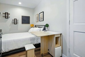 Iron/ironing board, free WiFi, bed sheets - Peaceful Retreat w/ Kitchen, Wifi & TV (Jacksonville)