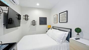 Iron/ironing board, free WiFi, bed sheets