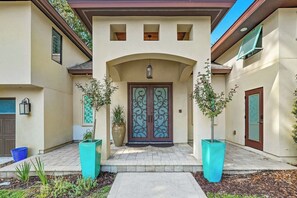 Exterior detail - Pool, Fenced Yard & BBQ Near Beach (Jacksonville Beach)
