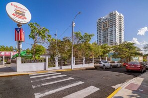 Property grounds - Historical Old SanJuan Spanish style private Patio (San Juan)