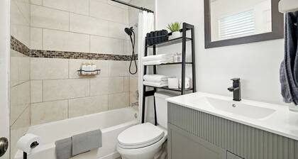 Relaxing 3BR Home w/ Wifi, Parking & Backyard