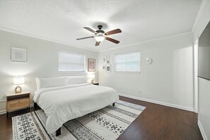 مكواة/لوح كي وواي فاي مجانًا وملاءات أسرّة