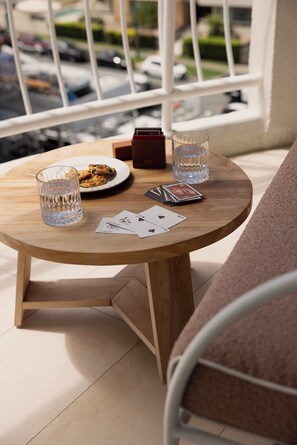 Outdoor dining - Eskape by Khove (Burleigh Heads)