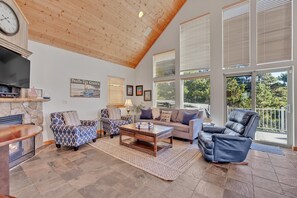 Smart TV, fireplace, table tennis