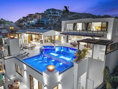 New Luxury Estate, Privacy, Gated , Sleeps 26, Panoramic Views, Celebration Room