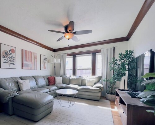 Babich Building - 3 Bedroom - Upper Apt #4