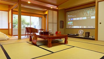 Laptop workspace, free WiFi