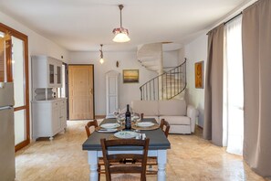 Interior - Dependance 2 - Holiday Rental with swimming pool on the Tuscan Coastline (Monteverdi Marittimo)