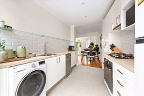 Fridge, microwave, oven, stovetop - Charming 2-Bed Terrace in the Heart of Surry Hills (Surry Hills)
