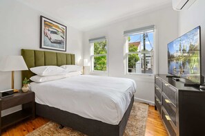 2 bedrooms, iron/ironing board, WiFi, bed sheets - Charming 2-Bed Terrace in the Heart of Surry Hills (Surry Hills)