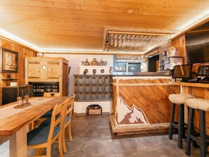Bar (on property) - Charming Alpine guesthouse for 23 people (Hollersbach im Pinzgau)