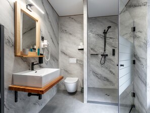 Douche, sèche-cheveux