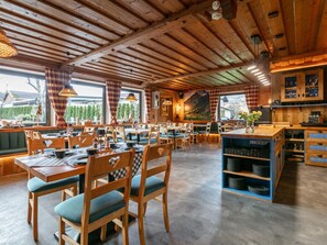 Dining - Charming Alpine guesthouse for 23 people (Hollersbach im Pinzgau)