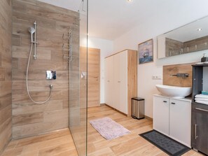 Douche, sèche-cheveux