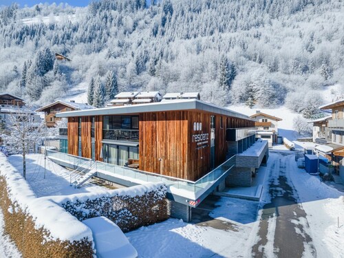 Fantastic holiday flat right by the ski lift