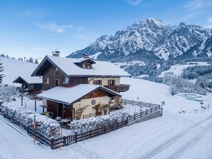 Exterior - Small House in Salzburg with Mountain View (Leogang)
