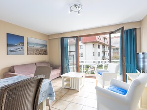 TV - Spacious apartment with sunny terrace (Middelkerke)