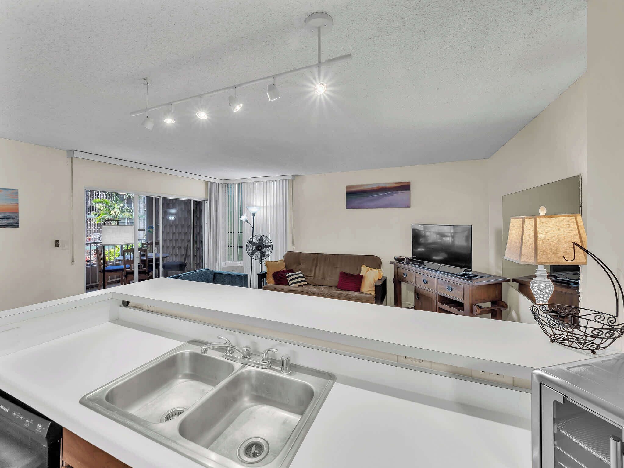 Una televisión, una oficina