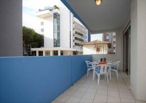 Outdoor dining - Holiday apartment with air conditioning and balcony (Bibione)