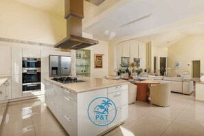 Fridge, oven, stovetop, dishwasher - Holiday home with pool and sea view (Poljane)