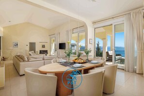 Dining - Holiday home with pool and sea view (Poljane)