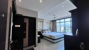 Escritorio y espacio para trabajar con laptop