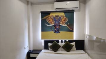 Escritorio y espacio para trabajar con laptop