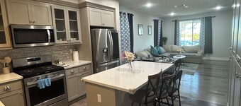 Spacious 4-bedroom house in charming Newark with AC