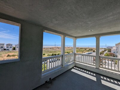 Spacious 4-bedroom house in charming Newark with AC