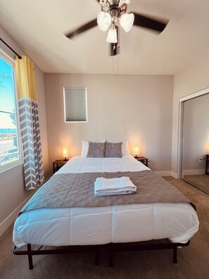 Iron/ironing board, WiFi, bed sheets - Spacious 4-bedroom house in charming Newark with AC (Newark)