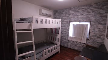 Individually decorated, blackout drapes, free WiFi, bed sheets