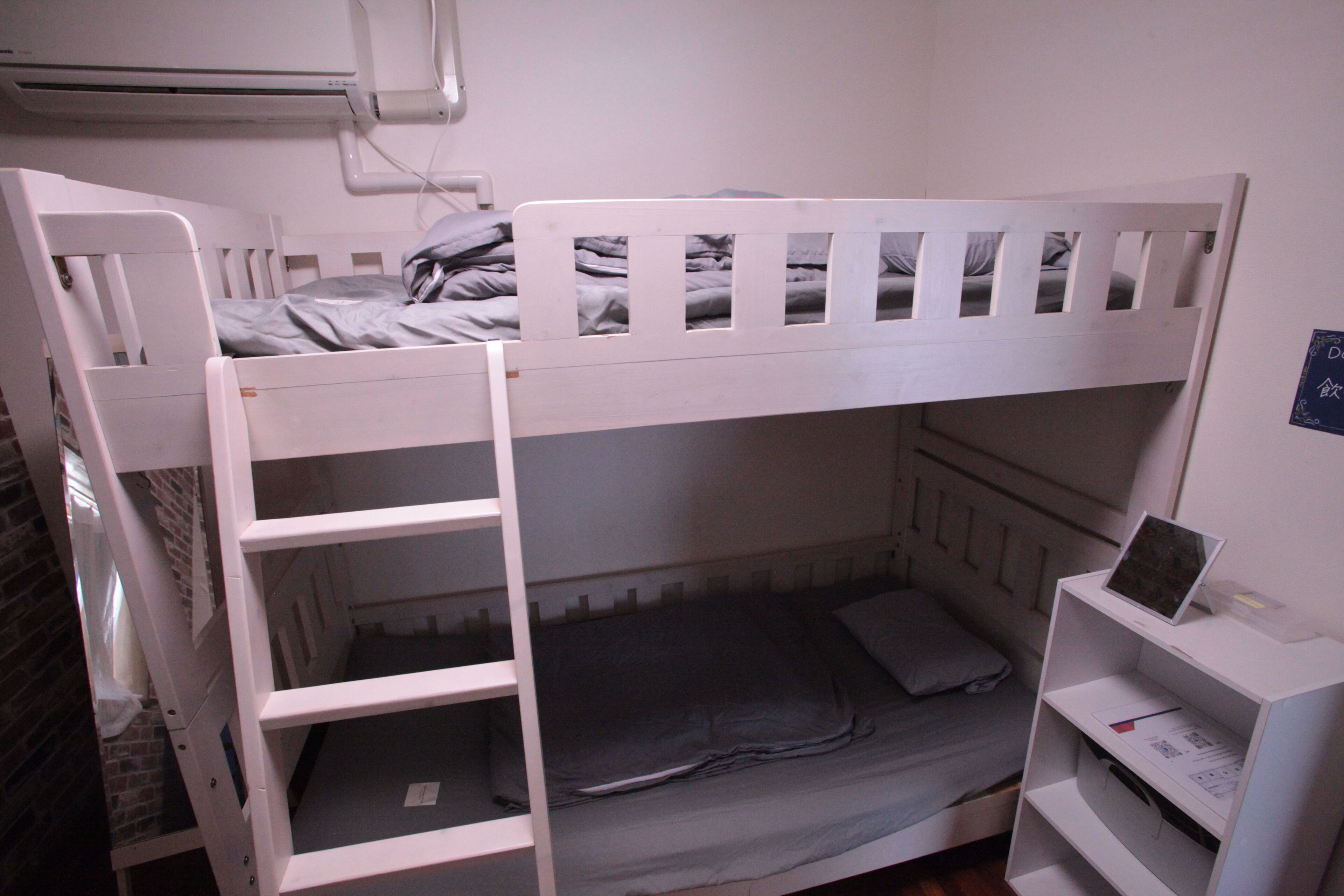 Blackout curtains, free WiFi