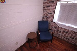 Individually decorated, blackout drapes, free WiFi, bed sheets - M&Unity (Okinawa)