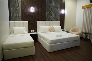 Minibar, wifi gratis y ropa de cama 