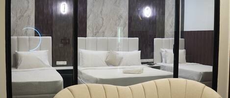 Family Suite | Living room | Flat-screen TV