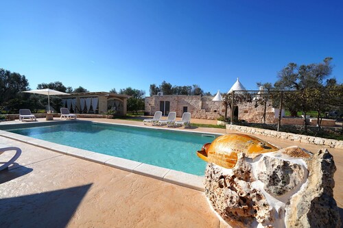 Trullo Samanta - Trullo with pool for an Apulia vacation