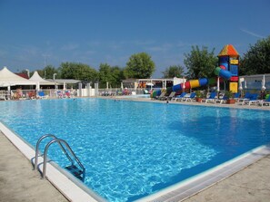 Pool - Cosy apartment in villa for 6 guests with A/C, pool, WIFI, terrace and pets allowed (Peschiera Del Garda)