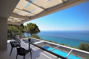 Outdoor dining - Villa Alkyoni-Villa with pool and sea views, Corfu (Agios Mathaios)