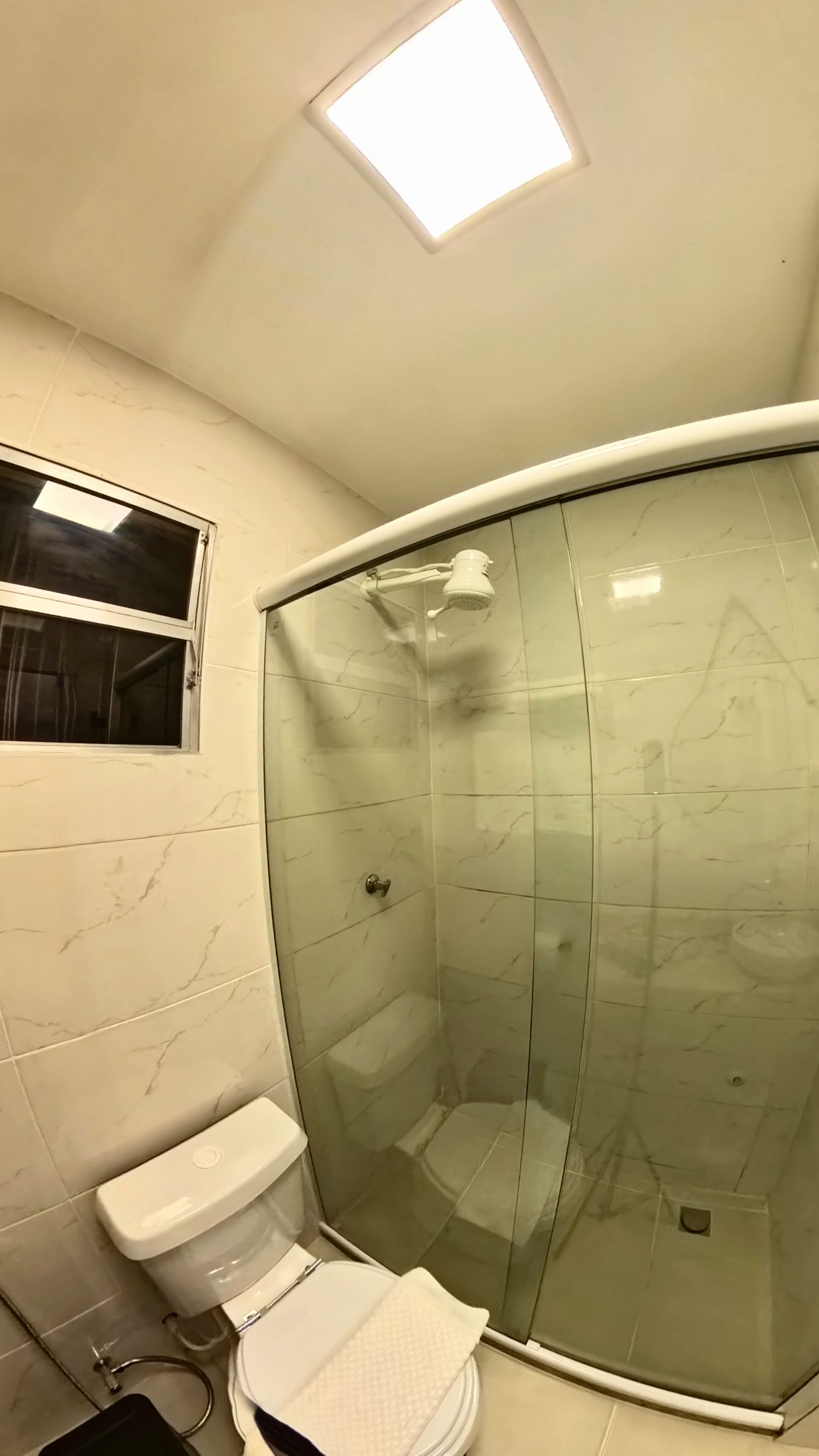 Hårtørrer, bidet, håndklæder, Sæbe