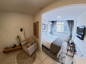 1 bedroom, desk, iron/ironing board, travel cot - Studio Safe & Modern • 5 min Ferry to Rio• 1Gbps Wi-Fi • Pet & Kid-Friendly (Niterói)
