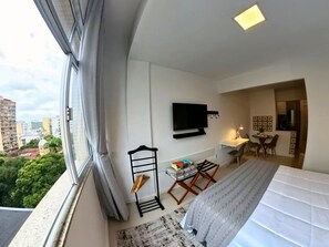 1 bedroom, desk, iron/ironing board, travel cot - Studio Safe & Modern • 5 min Ferry to Rio• 1Gbps Wi-Fi • Pet & Kid-Friendly (Niterói)