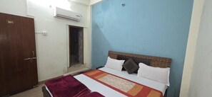 Internet - 6-bedroom bed & breakfast in superb Varanasi with AC comfort (Varanasi)