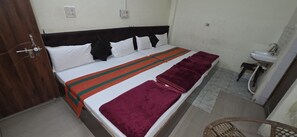 Internet - 6-bedroom bed & breakfast in superb Varanasi with AC comfort (Varanasi)