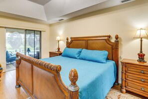 Skrivebord, strygejern/strygebræt, weekendseng, internetforbindelse