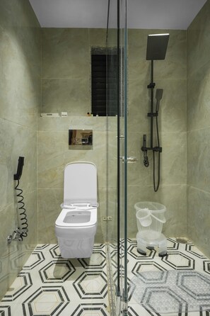 Standard Studio Suite | Bathroom | Towels