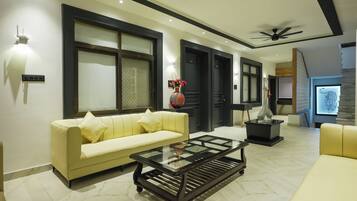 Deluxe-Zimmer, Balkon | Wohnbereich