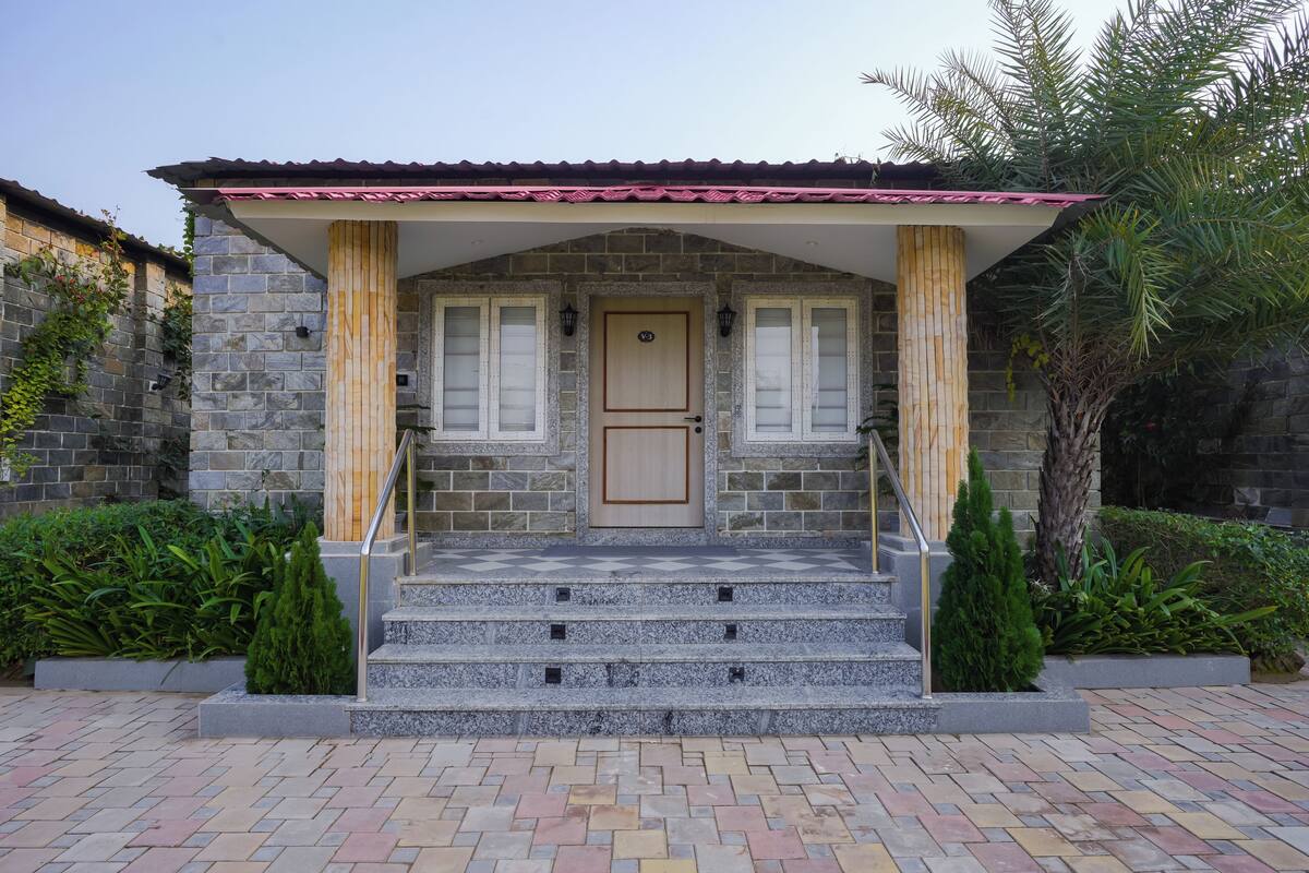 Standard Studio Suite | Front of property