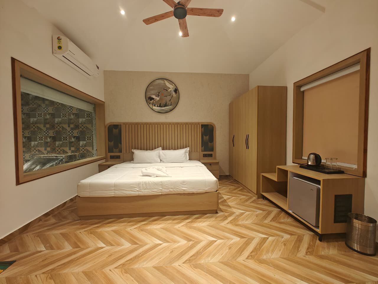 Free WiFi, wheelchair access